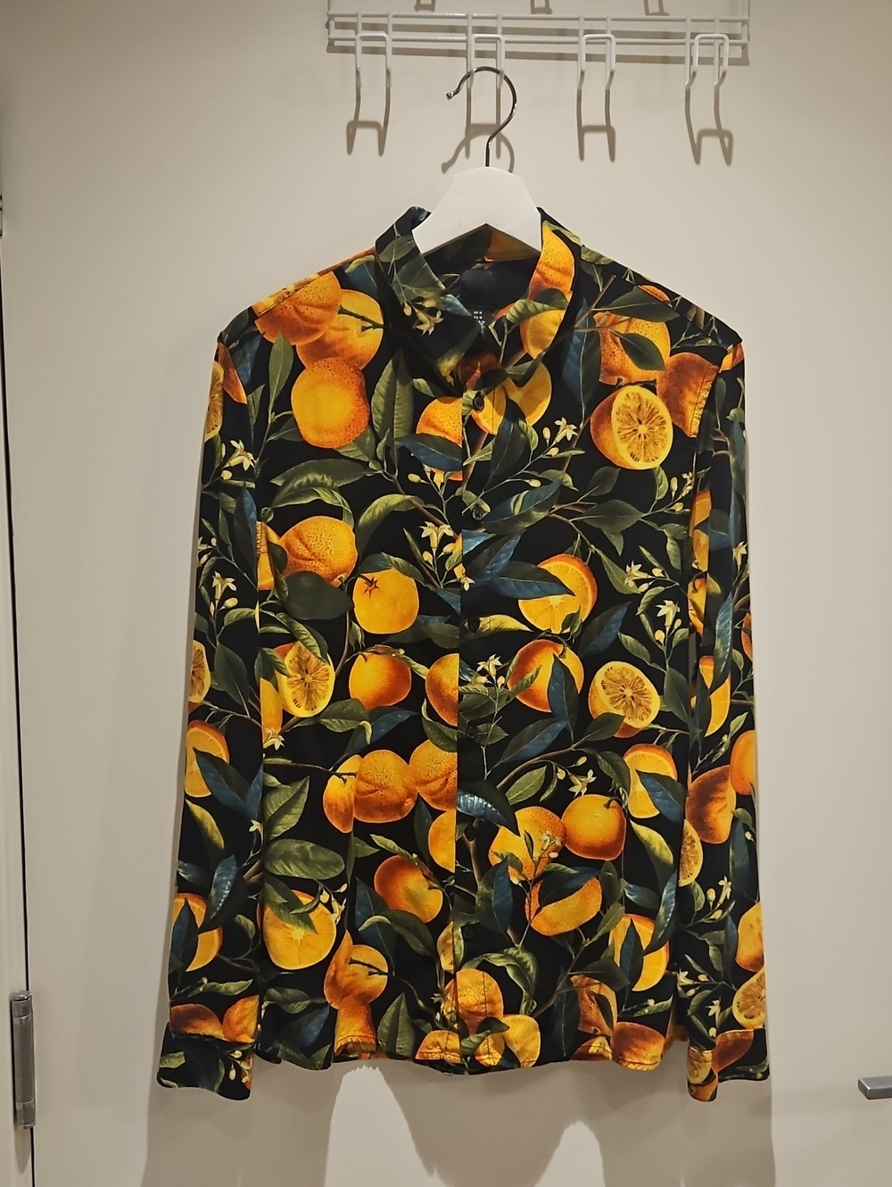 Slim-Fit Button Down Shirt  - M